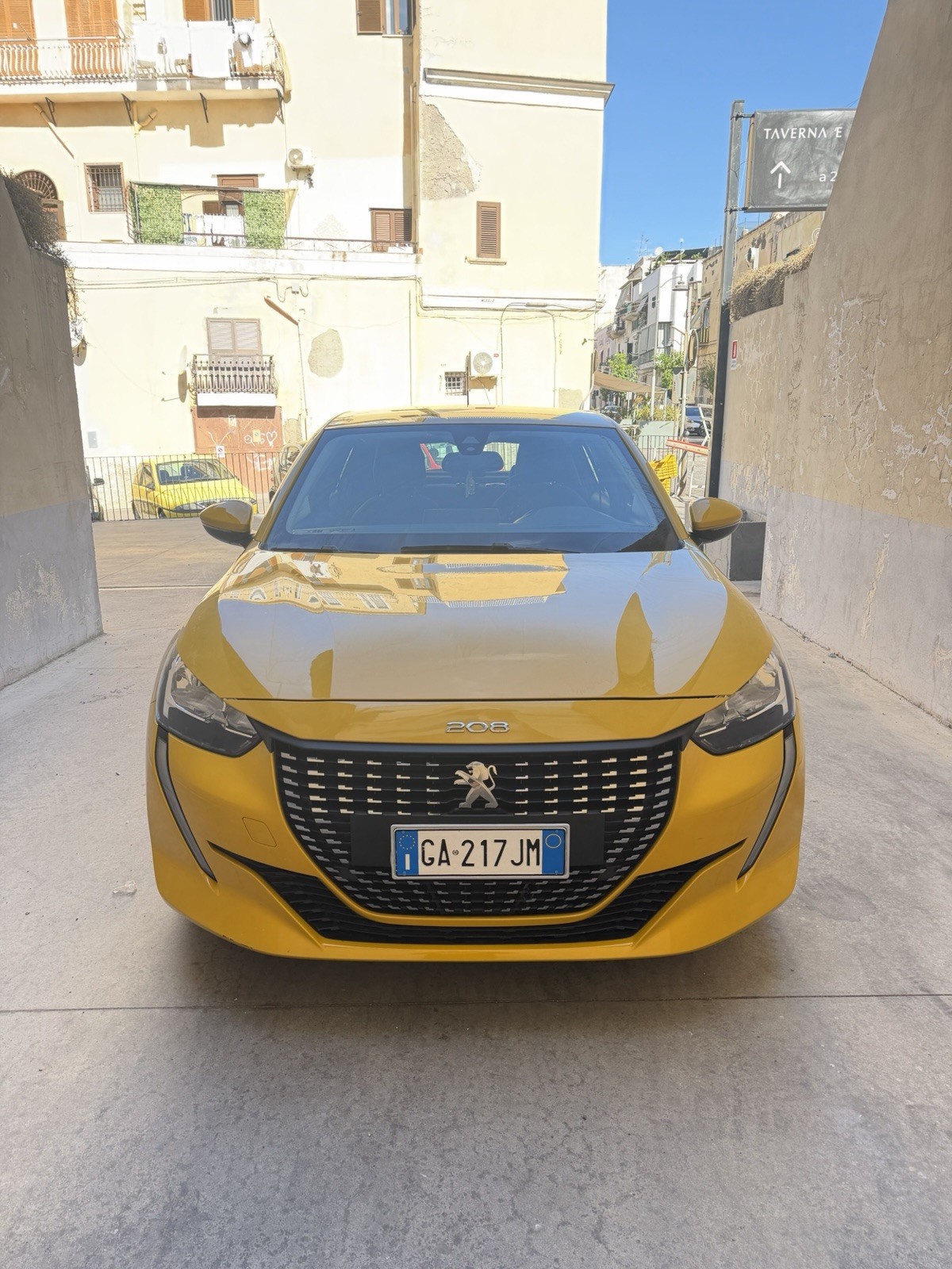 Peugeot 208 foto 2