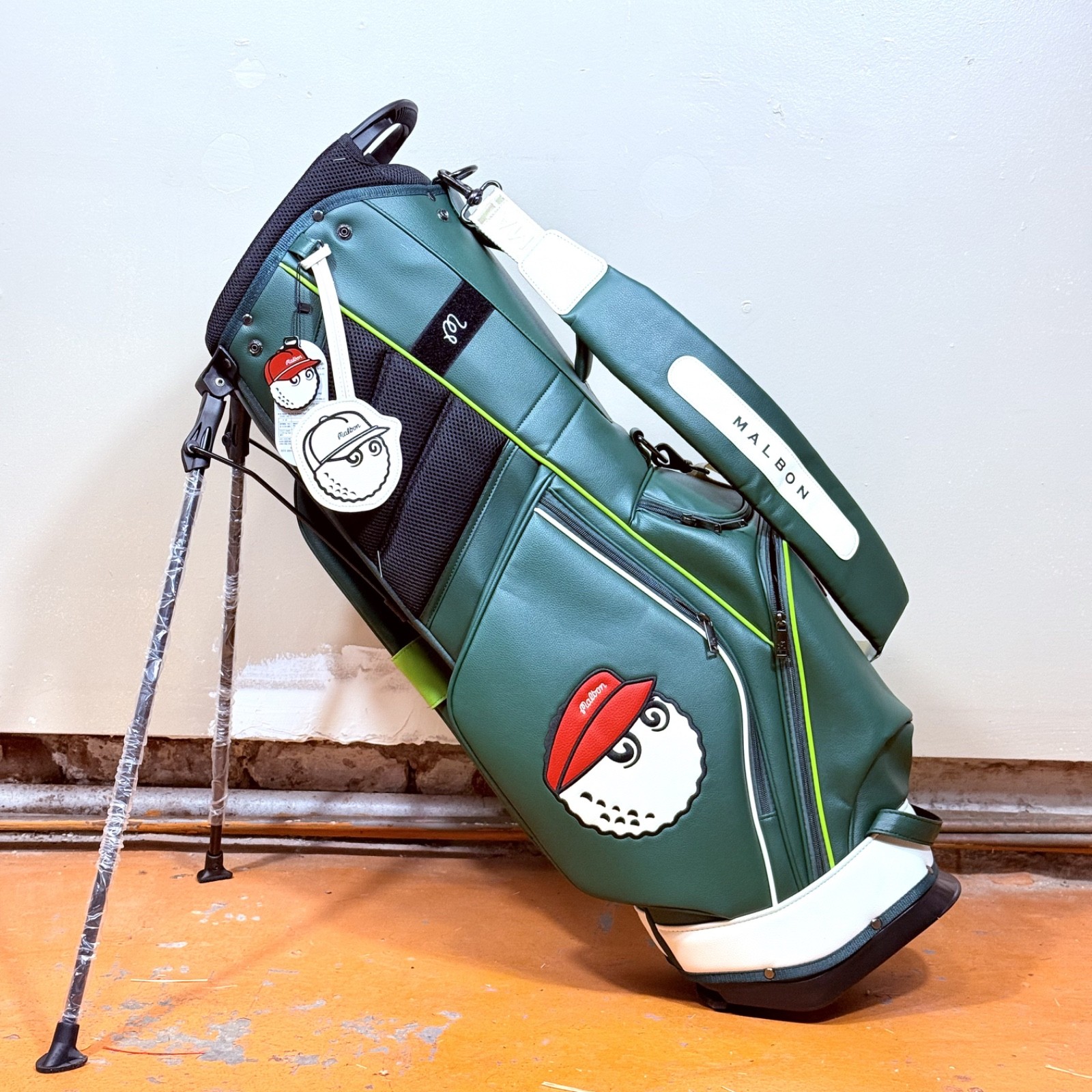 Stand Bag With Two Headcovers Limited Edition Bundle!