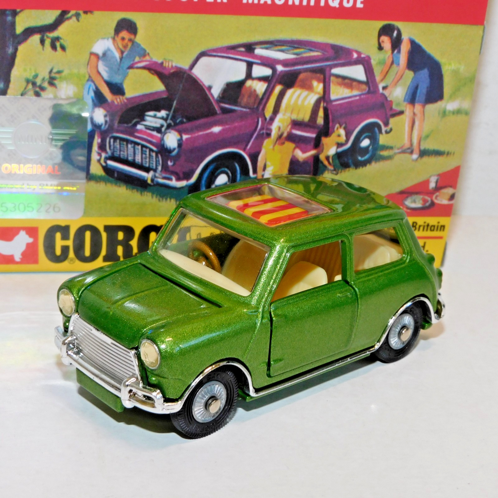 HORNBY CORGI TOYS MINI COOPER MAGNIFIQUE GREEN 334