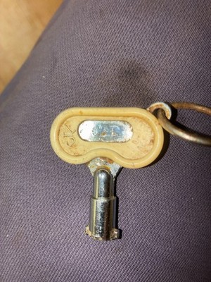 OEM PACHISLO SLOT MACHINE DOOR KEY # 071 for 2001 Gamera & Other Rodeo Machines