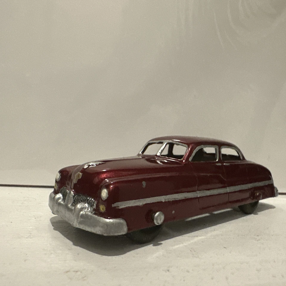 TOOTSIETOY 1950 SEDÁN MERCURY 1/43 MODELO DIECAST ROJO Foto 2 de 4
