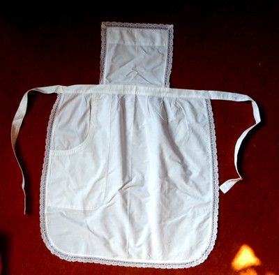 Servierschürze  Latz zum Anstecken gr. Tasche edle Spitze Handarbeit ungebraucht
