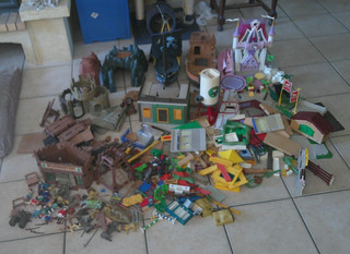 lot d'ancien et récents playmobil figurine accessoires à compléter ou pièces