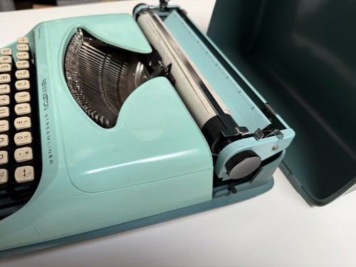 Vintage Remington Streamliner Sperry Rand Portable Manual Typewriter w/Case - Picture 4 of 7