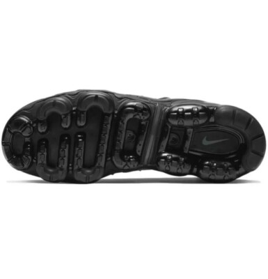 nike vapormax plus black size 11