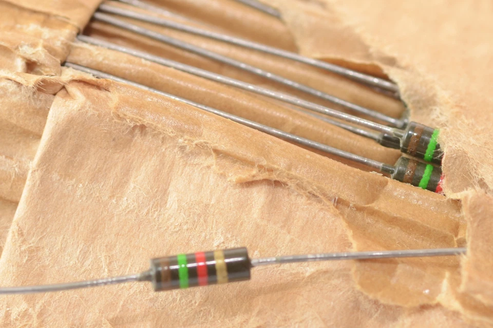 10x Vintage Kohlemasse Widerstand 1.5 kOhm, 0.5 W, Resistor for Tube Amps, NOS - Image 3 of 3