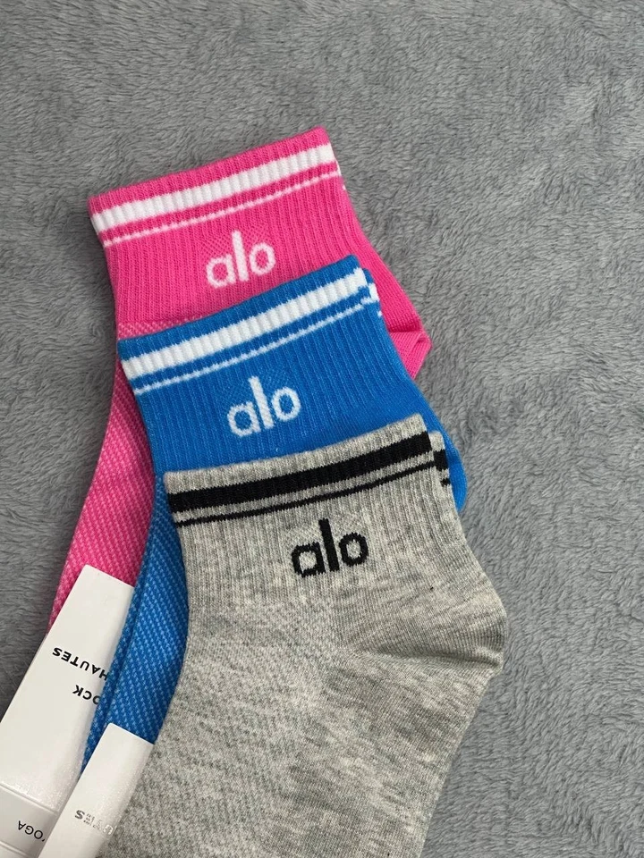 Calcetines retro Alo Yoga para mujer media tripulación 3 pares - azul gris rosa - nuevos con etiquetas Foto 3 de 4