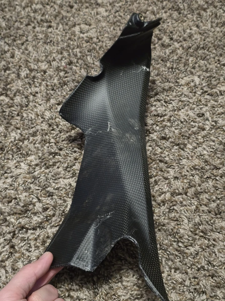 Juego de cubiertas de presa de conducto de aire de fibra de carbono y panel de cubierta de llave Ducati 899 959 1199 1299 Foto 2 de 4