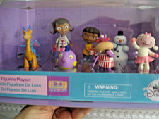 Disney Store Doc McStuffins Deluxe Figurine Play Set 8 Figures NIP