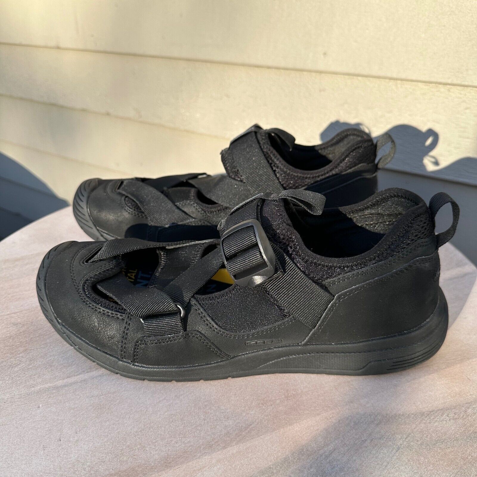 Sandali Keen Zerraport Trail Triple da uomo taglia 11 neri scarpe da trekking nuovi