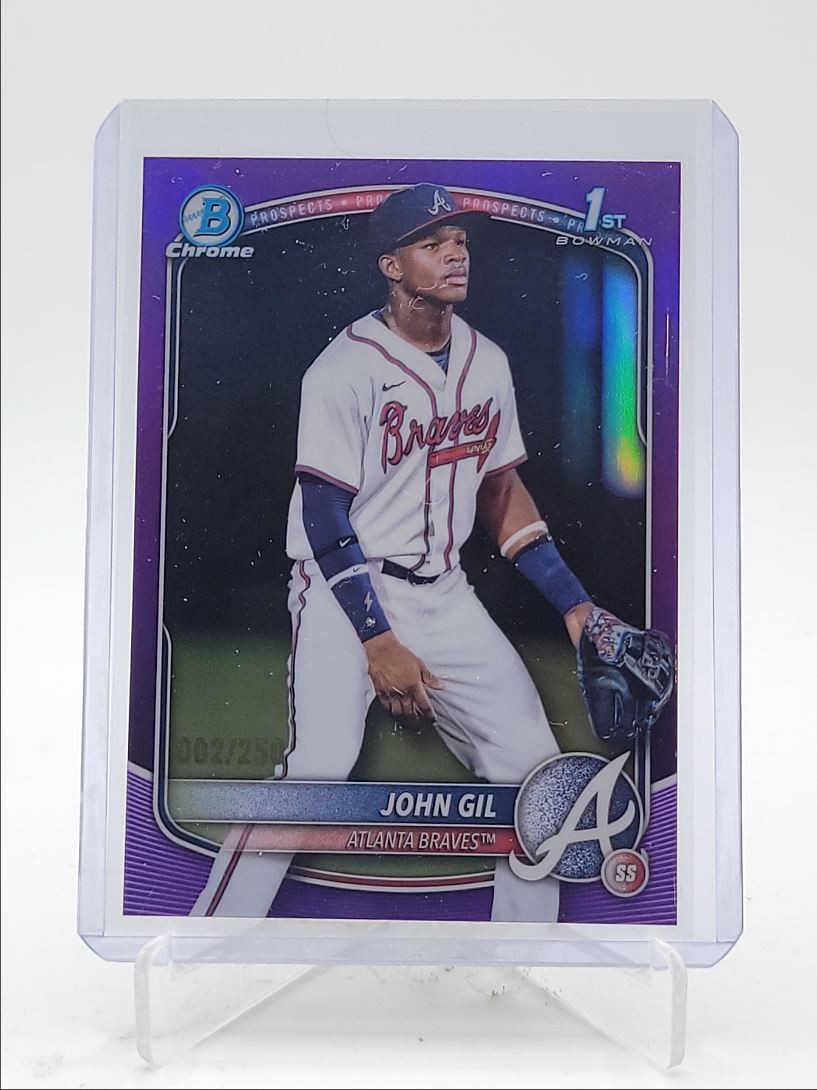 JOHN GIL 2025 BOWMAN CHROME 1ST PURPLE REFRACTOR BRAVES /250 Q4354