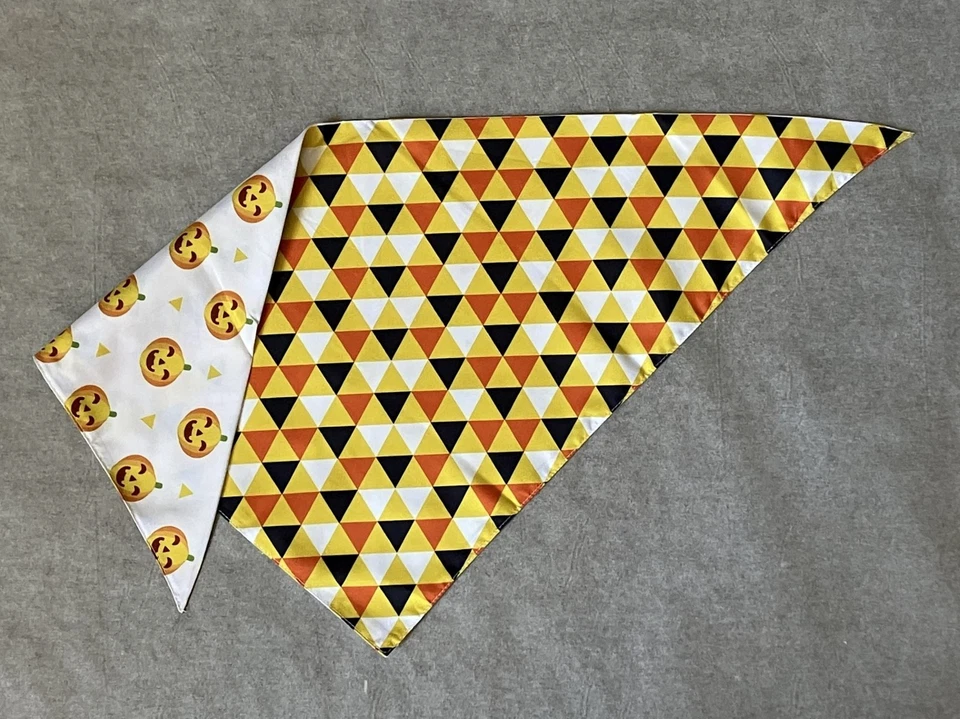 Lote de 5 pañuelos reversibles con corbata para perro en Halloween y patrones espeluznantes Foto 2 de 4