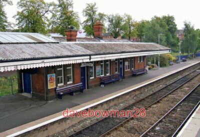 FOTO EVESHAM BAHNHOF BAHNSTEIG 2 DIES WIRD NORMALERWEISE FÜR ZÜGE ABFAHRT VERWENDET
