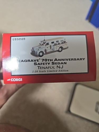 Corgi Heroes Under Fire Seagrave 70th Anniversary Safety Sedan - Picture 2 of 3
