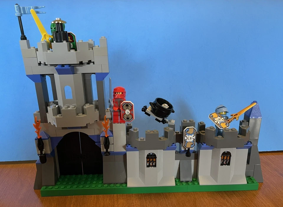 LEGO: 8799 Knight’s Kingdom Castle Wall and Battle Knights Complete Set RETIRED - Image 2 of 4