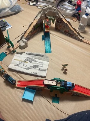Thomas Wooden Toy Set Find the Hidden Pirate Ship and Lost Treasure