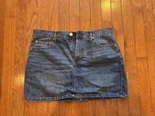Y2K Gap Women's Mini Denim Skirt. Size 8. Medium wash