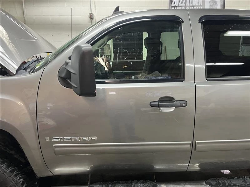 Espejo de puerta derecho usado se adapta a: camioneta GMC Sierra 1500 2008 eléctrica con giro integral Foto 4 de 4