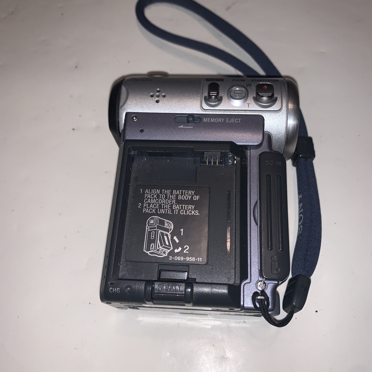 ソニー SONY DCR-IP7 MICROMV Handycam SONY DCR-IP7 MICROMV Handycam Bluetooth 120x Digital Zoom