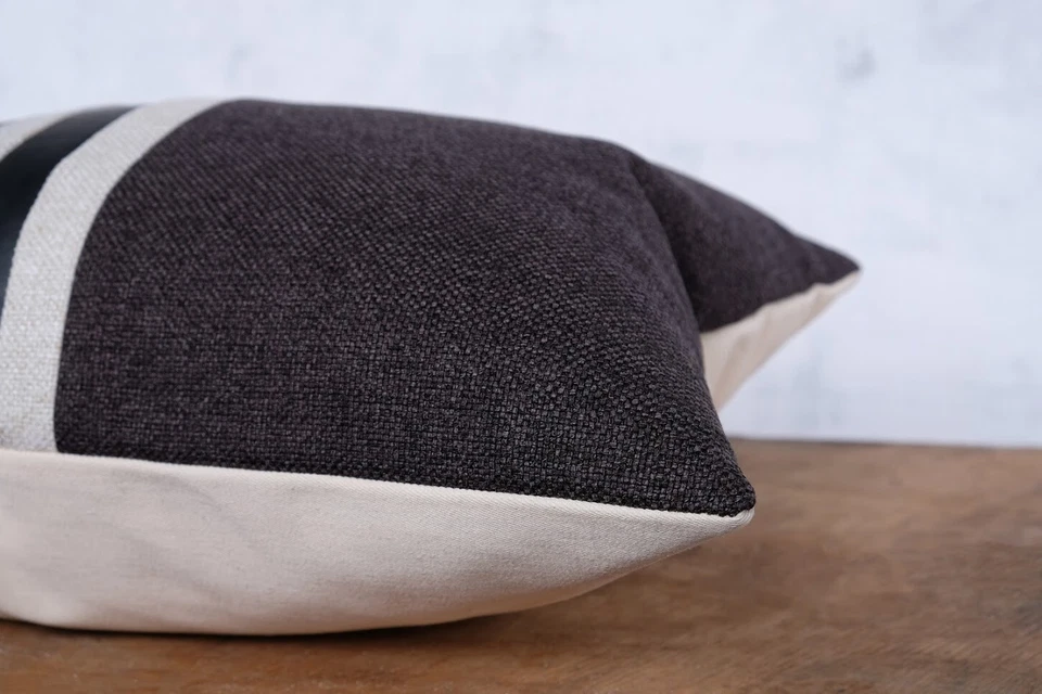 Funda de Almohada Lumbar de Cuero HECHA A MANO Carbón Texturizada Rayas Negras Moderna Foto 3 de 3