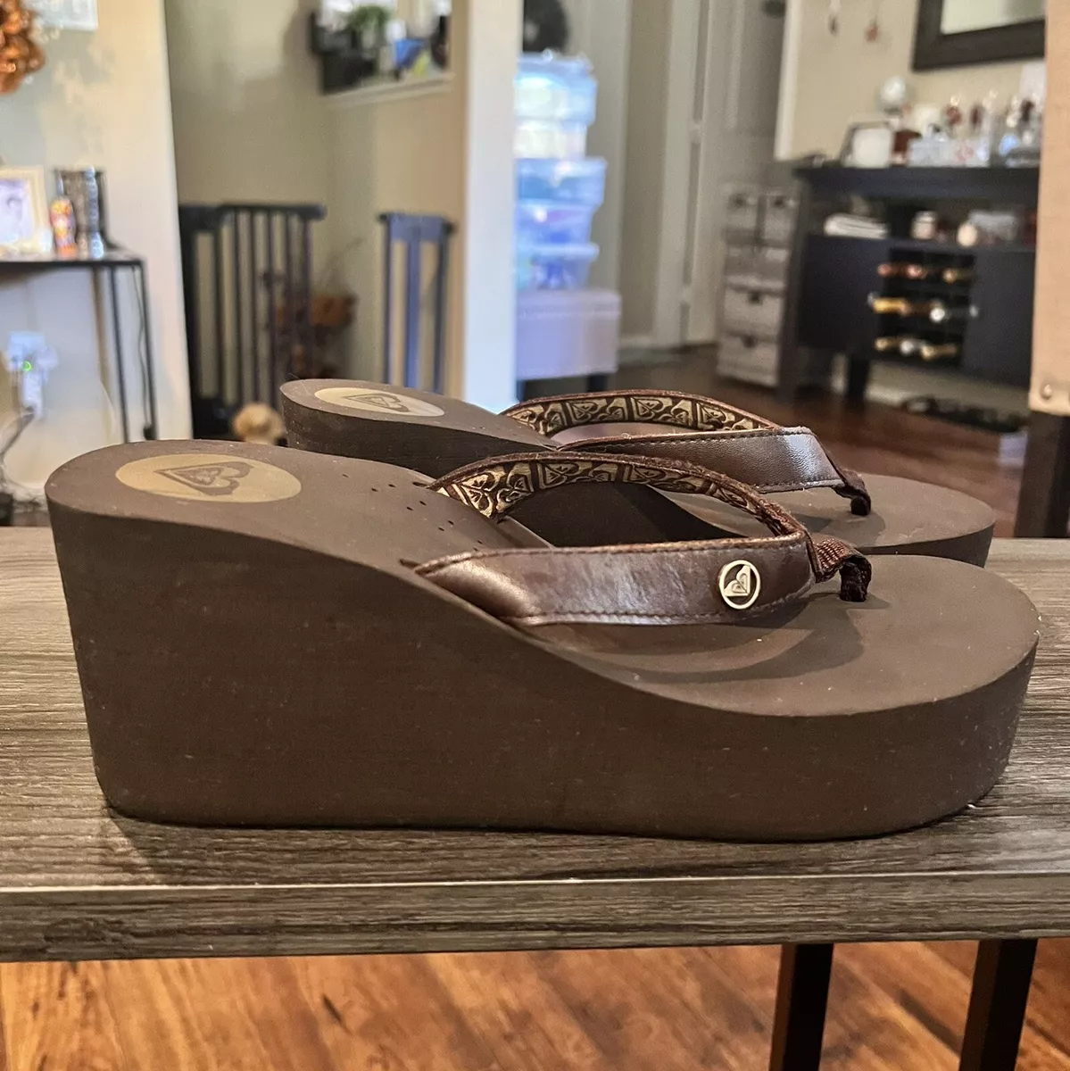 Roxy brown hotsell flip flops