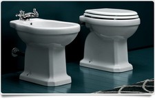 Sanitari Bagno modello classico serie completa wc e bidet a terra con copriwater