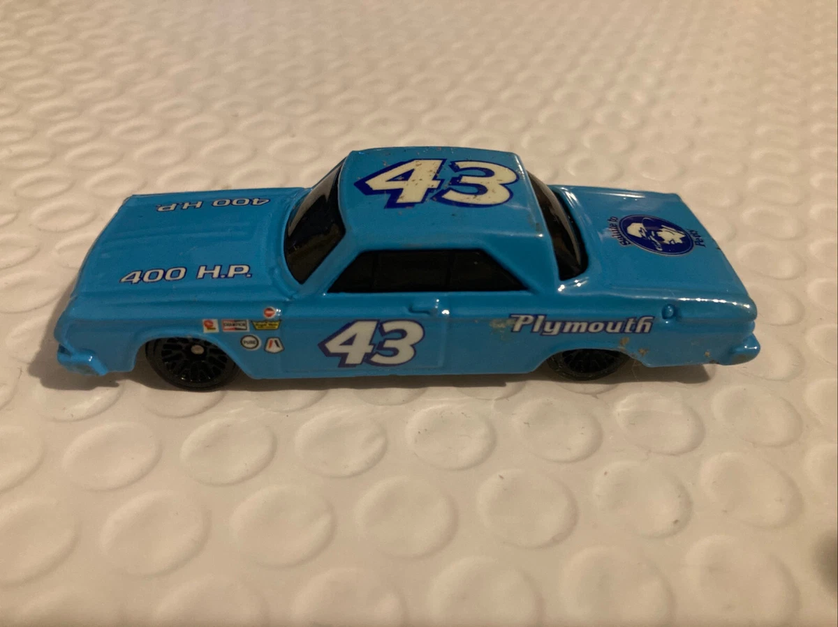 Richard Petty 1:64 Scale Diecast Racing Cars 1964 Vehicle Year for