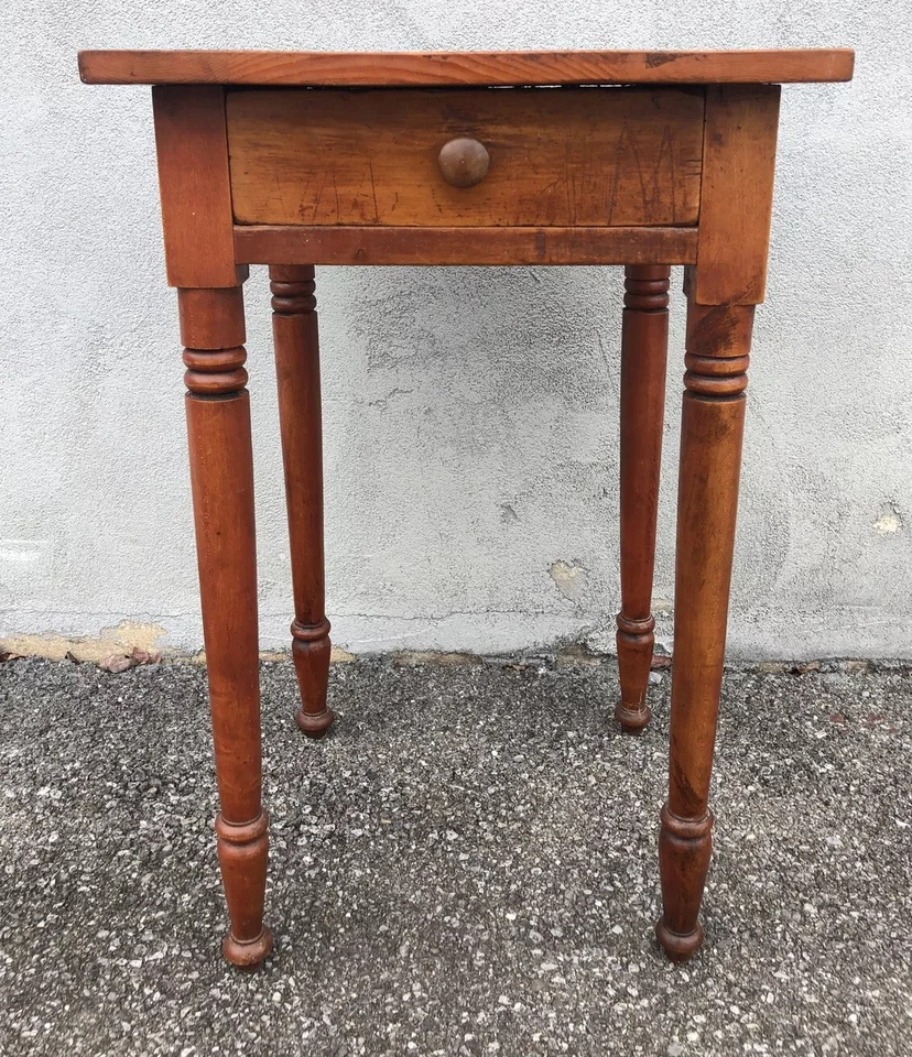 "Antigua mesa de pino con 1 dibujo 28 1/4"" X 18"" X 17 1/2""" Foto 2 de 4