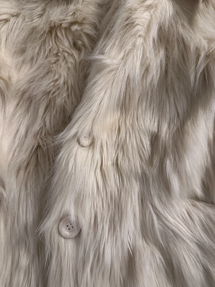 Abrigo de piel beige diseño ASOS Foto 2 de 4