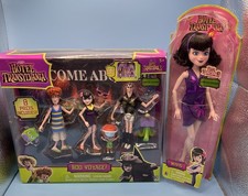 LOT OF TWO HOTEL TRANSYLVANIA 3 FIGURINES MAVIS AND BOO VOYAGE SET IN BOXES