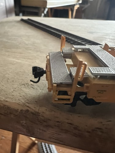 HO Scale Athearn 48' Trailer Train well car with 1 container - Picture 15 of 21