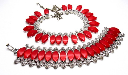 Vintage Cherry Red Thermoset Necklace Bracelet SET - Picture 3 of 7