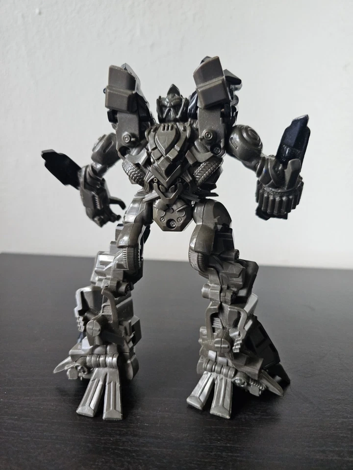 2011 Hasbro Transformers Dark Side of The Moon 7" Ironhide Action Figure no box - Image 3 of 4