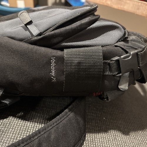 Tamrac Velocity 7x Chest Sling Camera Bag Zip Tote Photography Travel Hike - Picture 7 of 7