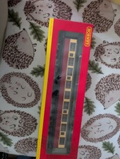 Hornby OO Gauge R4180A BR 61ft Corridor 3rd Class E12506e Coach