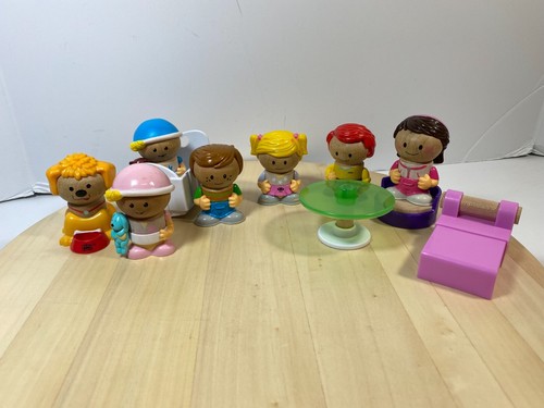 Learning Curve Play Town Figures Wood & Plastic 7 People Figurines Furniture Set - Picture 2 of 8