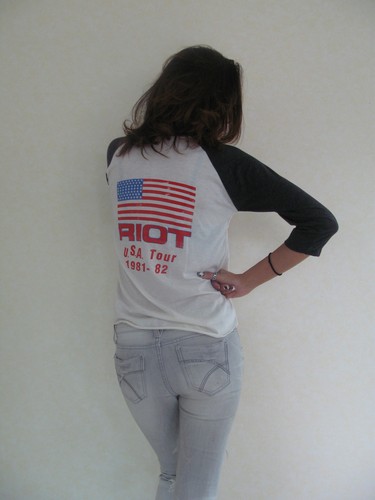 RIOT Fire Down Under Tour 1981-82 Raglan T-Shirt Women's White Graphic Tee Bunny - Picture 3 of 4