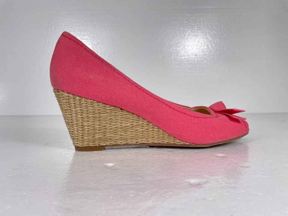 Isaac Mizrahi Mujeres 8M Rosa Arco Peep Toe Informal Sin cordones Tacón de Cuña Verano Barbie Foto 3 de 4