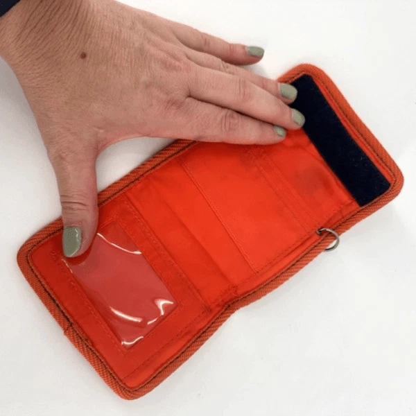 Cartera Gap Vintage Años 90 Para Hombres Unisex Gancho y Lazo Triple Plegable Bloques de Color Lona Azul Marino Foto 2 de 4