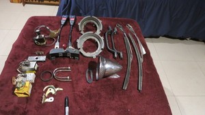  BMW  1600/2002 : Collection of  rare original vintage parts for early sedans 