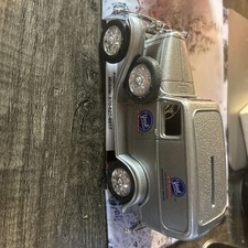 Ertl 1932 Ford Panel Delivery Van Bank 1:25 Scale