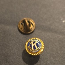 Kiwanis International Blue Gold Lapel Pin vintage (2)