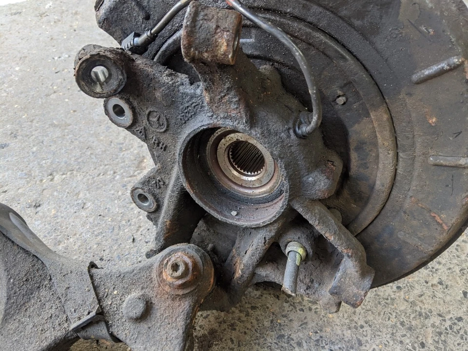 MERCEDES-BENZ GL 320 2008 RIGHT REAR WHEEL HUB SPINDLE KNUCKLE - Image 2 of 3