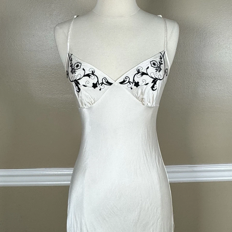 Camisón largo de seda bordado marfil Victoria's Secret XS con espalda transparente vintage Foto 3 de 4