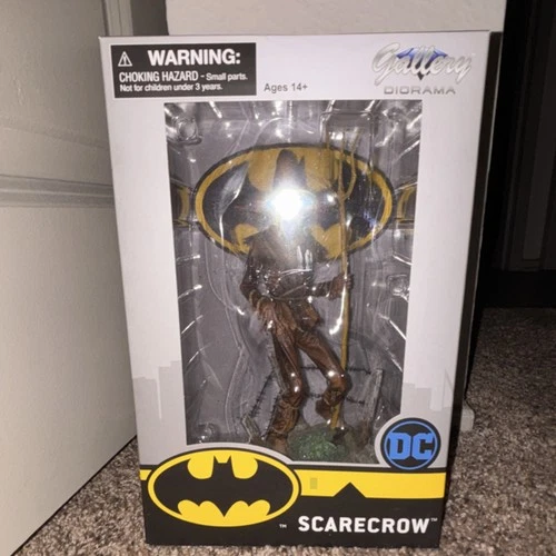 Diamond Select Toys Gallery Diorama Scarecrow Batman Figure Detailed Sculpt PVC