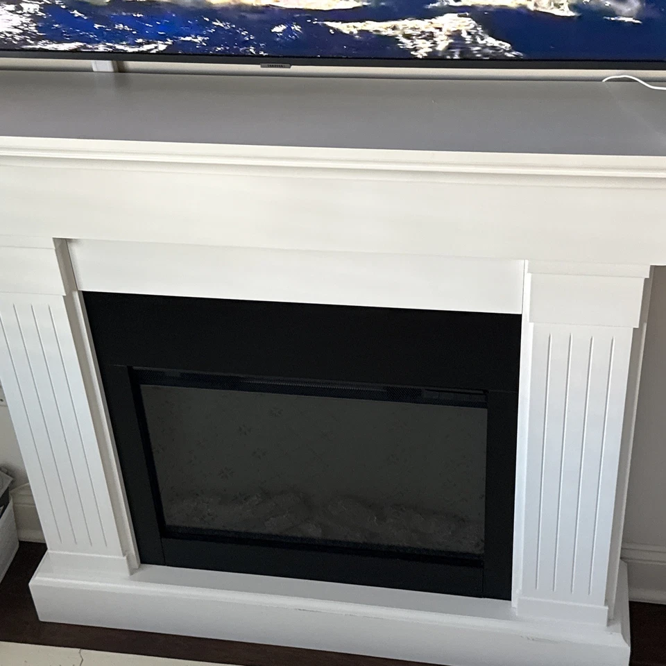 Chimenea eléctrica delgada Real Flame Crawford - blanca Foto 3 de 3