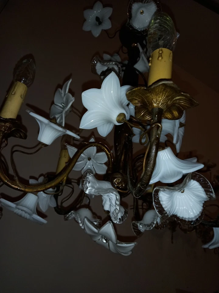 Lindo lustre antigo vintage bronze bronze flores brancas brilho - Imagem 4 de 4