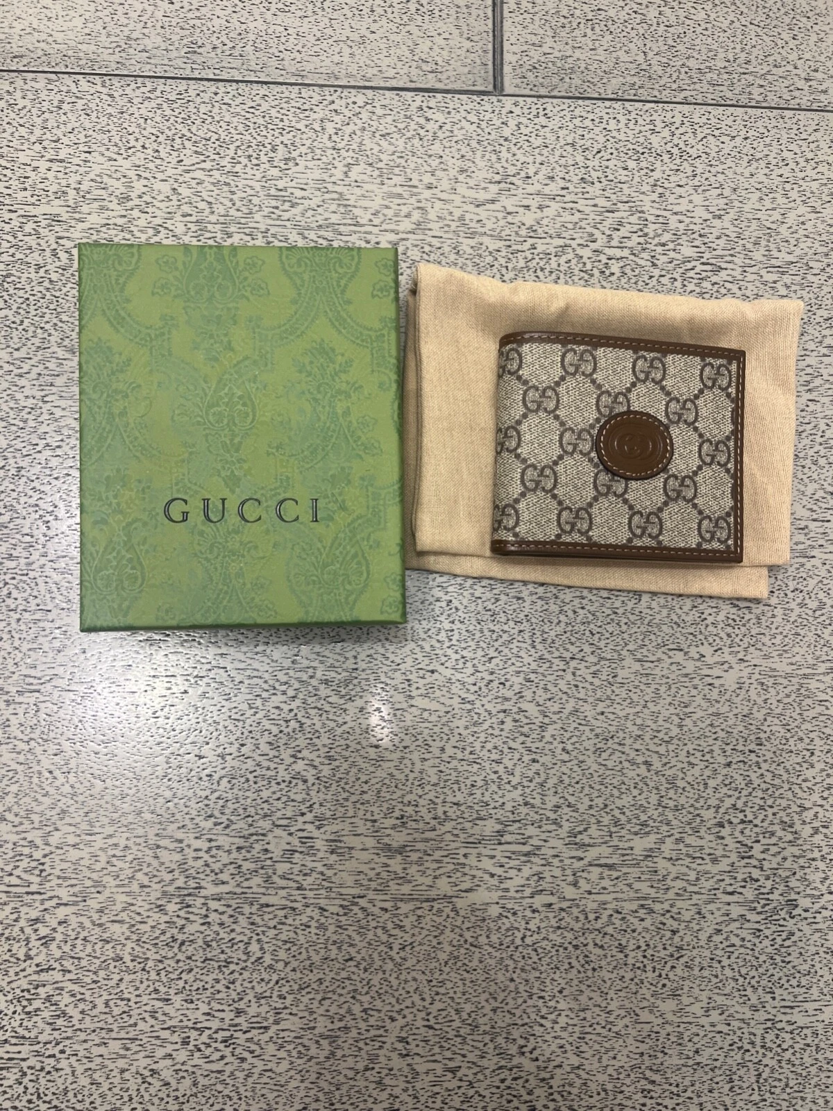 PORTEFEUILLE GUCCI GG SUPREME TOILE BEIGE DOUBLE PLI AVEC VERROUILLAGE G