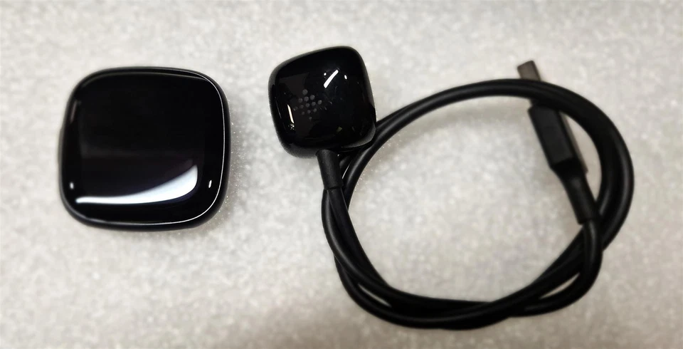 Google Fitbit Versa 4 Smart Watch - Certified refurbished - NO STRAP - Image 3 of 4