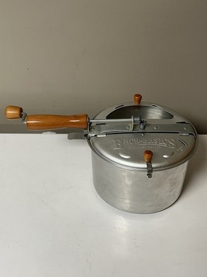 Back to Basics Stove Top Popcorn Popper 6qt Aluminum Wood Crank Handle Excellent